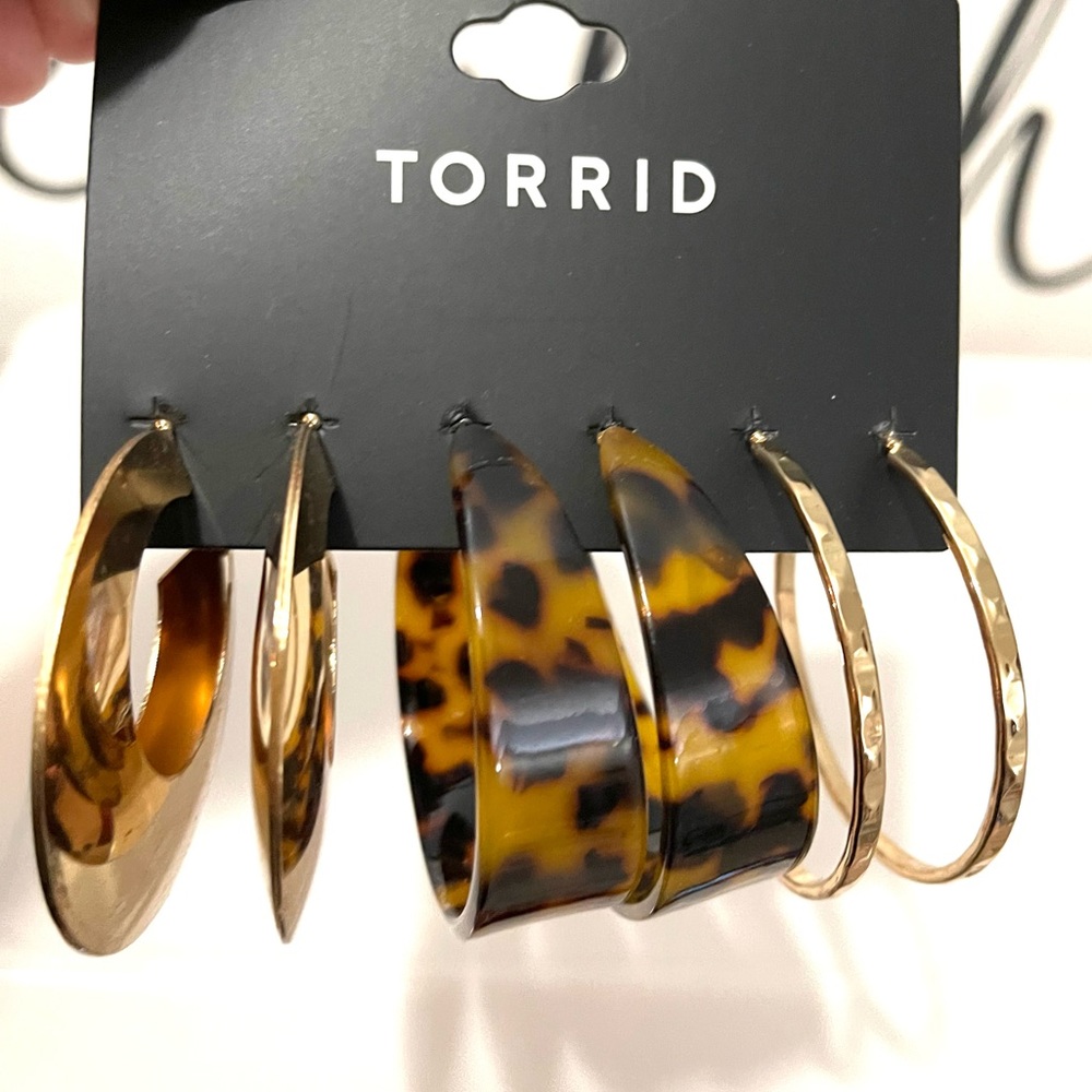 🆕🦋TORRID Tortoiseshell & Gold Earring Set🦋 - Picture 2 of 9